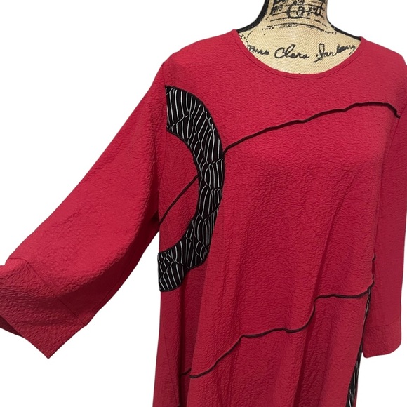 Moonlight By Y&S Pucker Textured Tunic Top Art to Wear Red Black Artsy Size XL - Picture 3 of 6